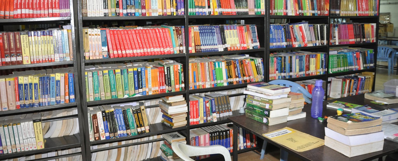 Library shelves of engineering books